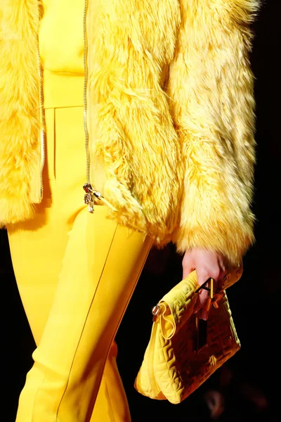 Look 27